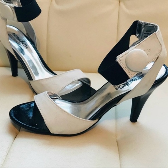 Coach and Four Black and White Heels - Picture 1 of 3